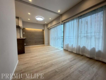 �@�J�����̂���݌v�ŁA������S�n�悭�߂�����㎿�ȃ��r���O