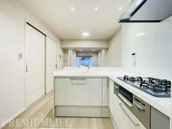 �@�Ζʎ��L�b�`���ŉƑ��Ƃ̉�b���y���݂Ȃ��痿�����ł���J���I�Ȑ݌v