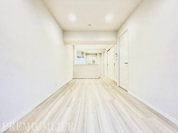 �@���邢����̎����ɁA�ؖڂ̃t���[�����O�����a�����i�ȃf�U�C��