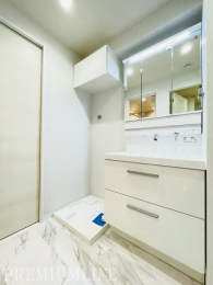 �@�L�x�Ȏ��[��������L�X���ʃX�y�[�X�ŁA�������萮�����K�ȕ�炵������