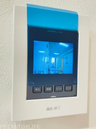 �@�ʘb�A�^��@�\�̔���������j�^�[�t���C���^�[�t�H��