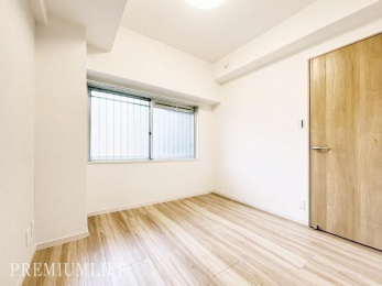 �@4.5���̖��邢�m���B�Q���⃏�[�N�X�y�[�X�Ƃ��Ďg���₷����Ԃł��B