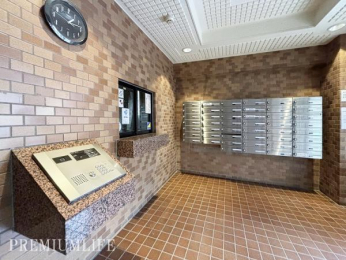 �@�Z�܂��̑���ۂƂȂ�G���g�����X�́A���S���̂���I�[�g���b�N�d�l