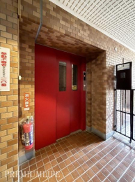 �@�G���x�[�^�[���ݒu����Ă��邽�߁A�ו������������K�ւ̈ړ������K�ł�