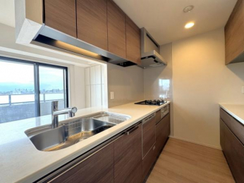 �@�Ζʎ��L�b�`���ŉƑ��Ƃ̎��Ԃ���؂ɂ��Ȃ��炨�������ł��܂��B