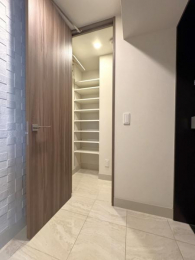 �@�A�E�g�h�A�p�i��傫�ȉו����y�X���[�ł����e��