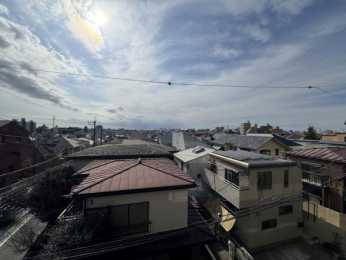 �@�ߗׂ͒�w�Z��X�œ��̓�����₷���|�W�V�����A�J���I�Ȓ��]�ŋC���]����