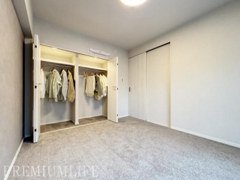 �@���邢�������������Ղ荷�����ށA�S�n�悳�ɕ�܂ꂽ���K�ȗm��