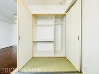 �@�L�x�Ȏ��[�X�y�[�X���m�ۂ��A���������������萮������݌v