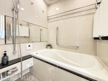 �@����̔����������Ɩ�����A���났�ɖ������㎿�ȃo�X���[�����