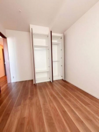 �@��6���̃x�b�h���[���A�_�u���x�b�h�ł��u����L�����