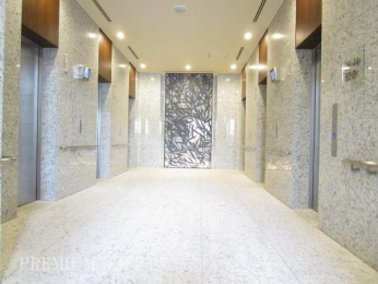 �@�����䂠��G���x�[�^�[�B�҂����Ԃ����Ȃ��A�ړ����y�X