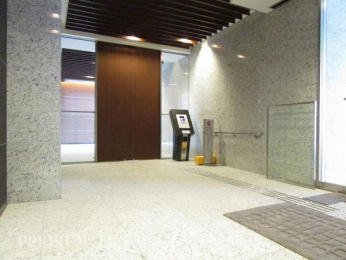 �@�I�[�g���b�N�t���ň��S�ȃG���g�����X