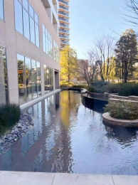 �@��������ɂ͎��R�ŖL���ȗ΂␅�i��������܂��B