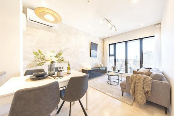 �@�傫�ȑ������������A�����S�̂����邭�������郊�r���O�_�C�j���O�B���R�ƊJ���������܂��S�n�悢��Ԃł��B