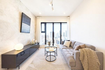 �@���ʂ��L���A���E�������邱�Ƃŋ�Ԃɂ�Ƃ肪���܂��݌v�B���������ĉ߂�����A�o�����X�̗ǂ����r���O�ł��B