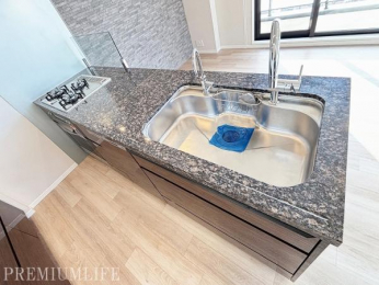 �@��l����ł���Ƃ肠��L�����m�ۂ����A���K�ȃL�b�`���X�y�[�X