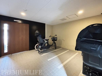 �@�������֏�ŉJ�̓������S