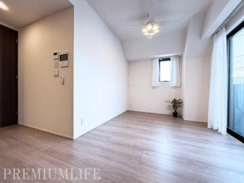 �@�����Ղ�̍̌��ƊJ���I�Ȓ��]�����͂̏Z��