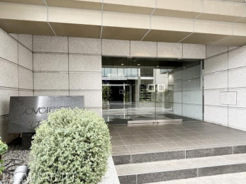 �@�A�̗͂΂��N�₩�ȁA�Y��ɊǗ����ꂽ�G���g�����X�����o�}���B 