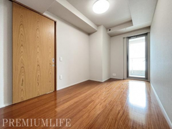 �@�傫�ȑ����玩�R�����L����A�J�����Ɩ��邳�����˔������m��