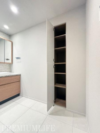 �@�L�x�Ȏ��[��������L�X���ʃX�y�[�X�ŁA�������萮�����K�ȕ�炵������