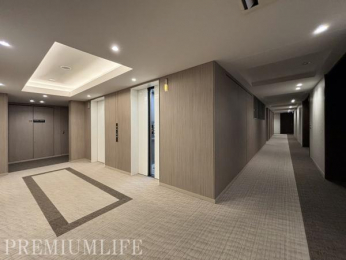 �@�������ꂽ�f�U�C�����@��̕i�i������������G���x�[�^�[�z�[��