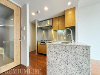 �@���[�L�x�Ŗ��邭�A�Ǝ������ɂ��z�����ꂽ�g������̗ǂ��V�X�e���L�b�`��