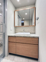 �@�܂�Ńz�e���̂悤�ȍ������Ɛ��������Y�����ʋ��