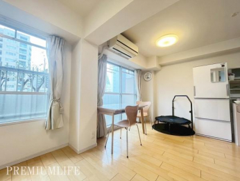 �@�傫�ȑ����瓌������̌����������ށA���邭�S�n�悢��ԁB�_�C�j���O��L�b�`���Ƃ����悭�߂��A�������X���[�Y�ȊԎ��ł��B