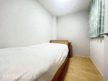 �@�V���v���ŗ����������m���B�x�b�h��u���Ă���Ƃ肪����A�S�n�悭�߂������Ԃł��B