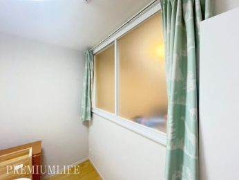 �@�����t���ň������̏��Ȃ������B�Q���⃏�[�N�X�y�[�X�Ƃ��Ă��g���₷������ł��B