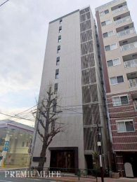 �@�y�ڔ��w�k�������z�c���C�������������f�U�C�����ڔ��G���A�̊X���݂ɉf���܂��B