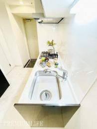 �@��ƃX�y�[�X����������m�ۂ��ꂽ�A�g������̗ǂ��L�b�`���B