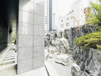 �@���R�΂ƐA�͂�g�ݍ��킹���A�v���[�`���A�s�S�^���[�炵���������������͋C�����o���Ă��܂��B