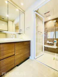 �@�L�x�Ȏ��[��������L�X���ʃX�y�[�X�ŁA�������萮�����K�ȕ�炵������