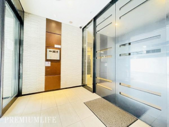 �@�Z�܂��̑���ۂƂȂ�G���g�����X�́A���S���̂���I�[�g���b�N�d�l