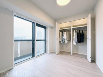 �@���邢�������������Ղ荷�����ށA�S�n�悳�ɕ�܂ꂽ���K�ȗm��