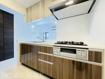 �@��l����ł���Ƃ肠��L�����m�ۂ����A���K�ȃL�b�`���X�y�[�X