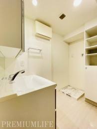 �@�L�x�Ȏ��[��������L�X���ʃX�y�[�X�ŁA�������萮�����K�ȕ�炵������