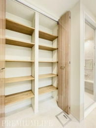 �@�L�x�Ȏ��[��������L�X���ʃX�y�[�X�ŁA�������萮�����K�ȕ�炵������