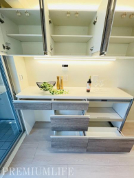 �@��e�ʂ̃J�b�v�{�[�h�����ł��C�ɓ���̐H���Ɠd������������[