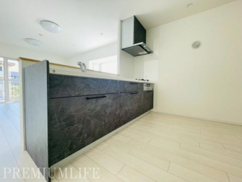 �@�����D���Ɋ������O���R������������A�@�\���ƃf�U�C���������˔������L�b�`��