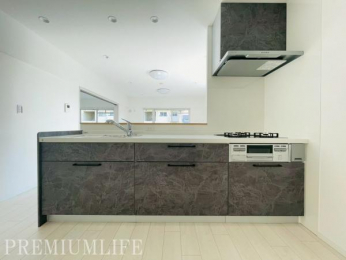 �@���[�L�x�Ŗ��邭�A�Ǝ������ɂ��z�����ꂽ�g������̗ǂ��V�X�e���L�b�`��