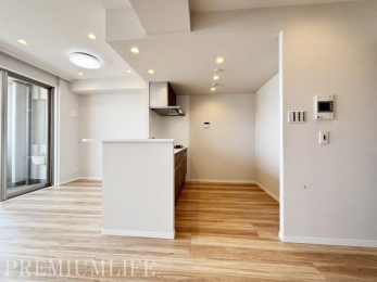 �@�������ꂽ�f�U�C�������͂ŁA�����̗������Ԃ��y�����Ȃ�㎿�ȃL�b�`�����