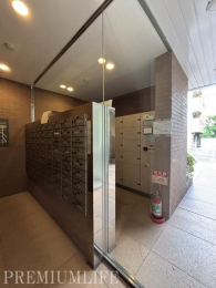 �@�Ǘ��̍s���͂������������ӂ�郍�r�[���A�Z�܂��̕i�i�����߂܂�