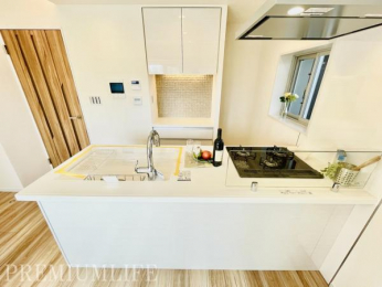 �@�������ꂽ�f�U�C�������͂ŁA�����̗������Ԃ��y�����Ȃ�㎿�ȃL�b�`�����