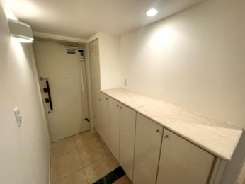 �@�V���v���ȃf�U�C���̌��ցB��e�ʂ̃V���[�Y�{�b�N�X����B