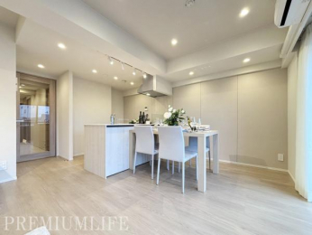 �@�Ƒ��̉�b�����R�ƒe�ށA���邭�J�������ӂ��_�C�j���O�X�y�[�X