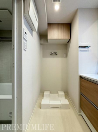 �@�����ɐ���@�u������m�ۂ��A���[���[���������K�ŕ֗��Ȑ��ʃG���A